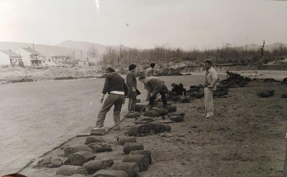 Postavljanje travnjaka na Mokrom Docu 1980. godine