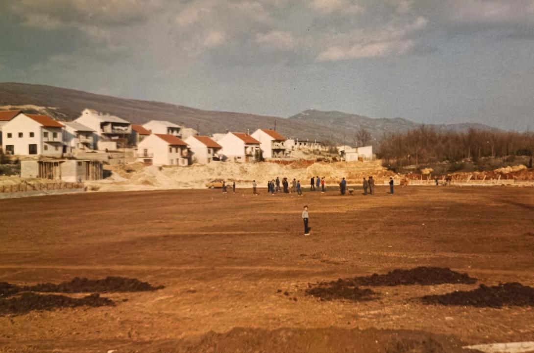 Postavljanje travnjaka na Mokrom Docu 80-ih